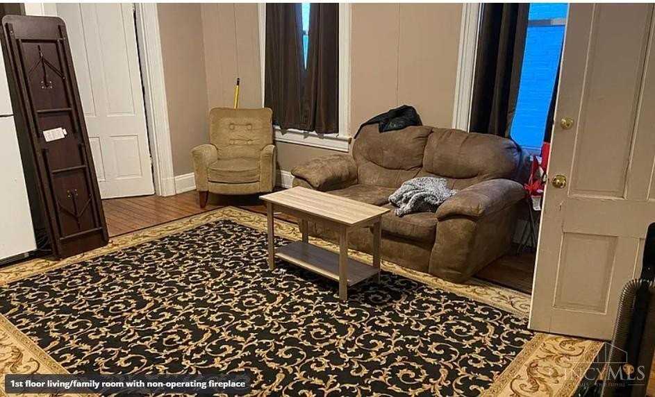 2235 Victor St - Photo 6 of 15