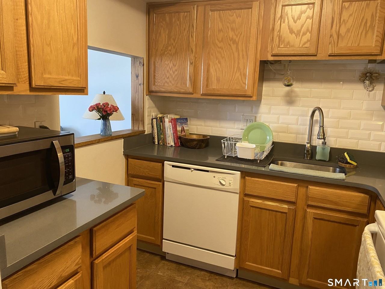 66 Wilton Ave - Photo 4 of 11