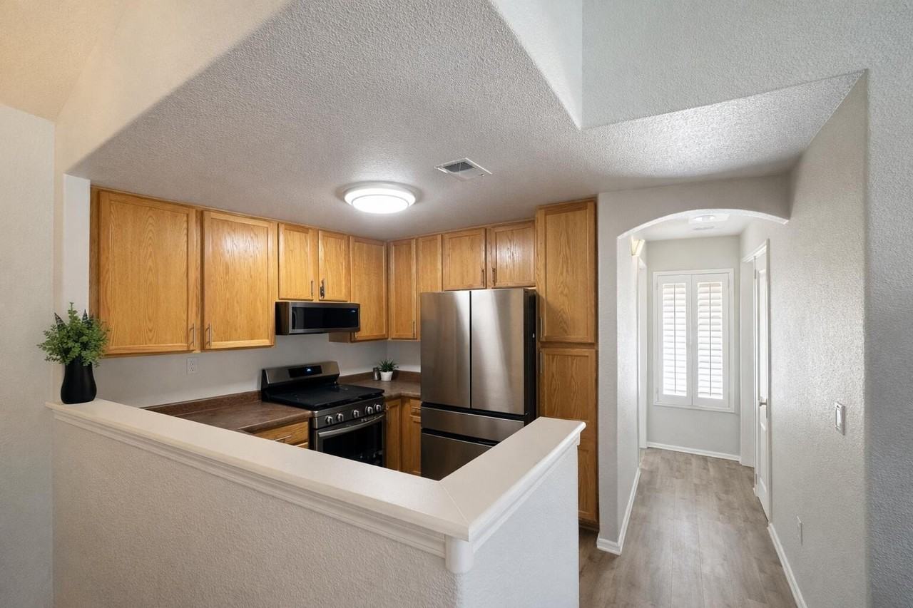 5239 Molokai Ave Ne - Photo 4 of 15