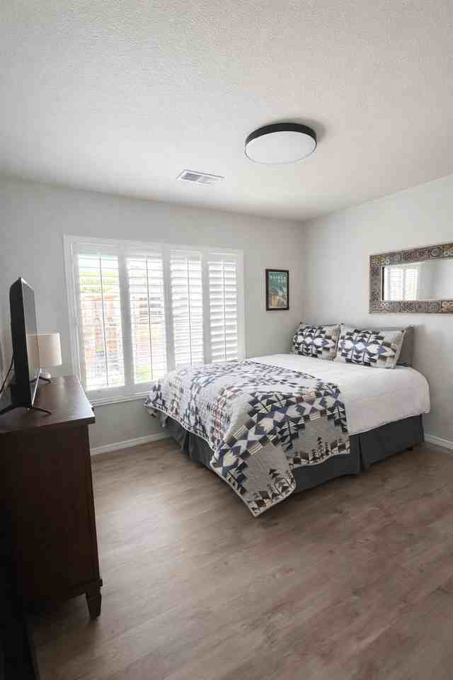 5239 Molokai Ave Ne - Photo 6 of 15