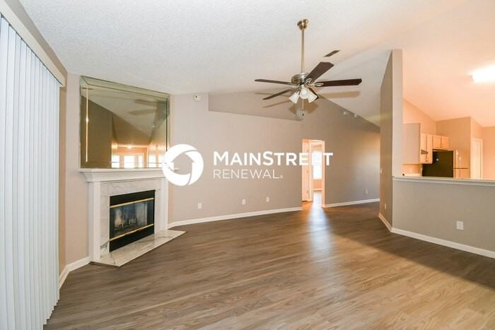 11295 Finchley Ln - Photo 4 of 16