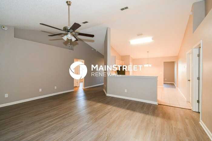 11295 Finchley Ln - Photo 5 of 16