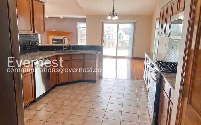 4369 Houser Dr - Photo 7 of 50