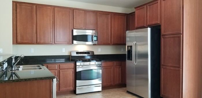 2160 Overland Park Dr - Photo 5 of 22
