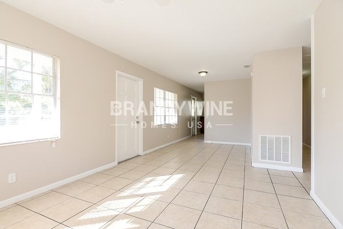 4301 W Bay Ave - Photo 2 of 19