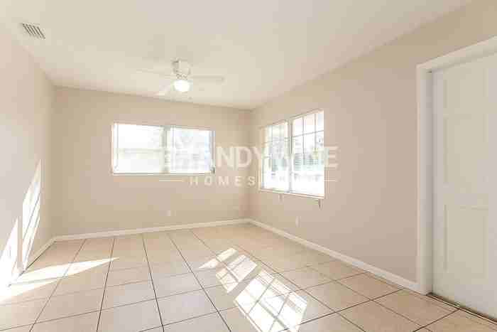 4301 W Bay Ave - Photo 4 of 19