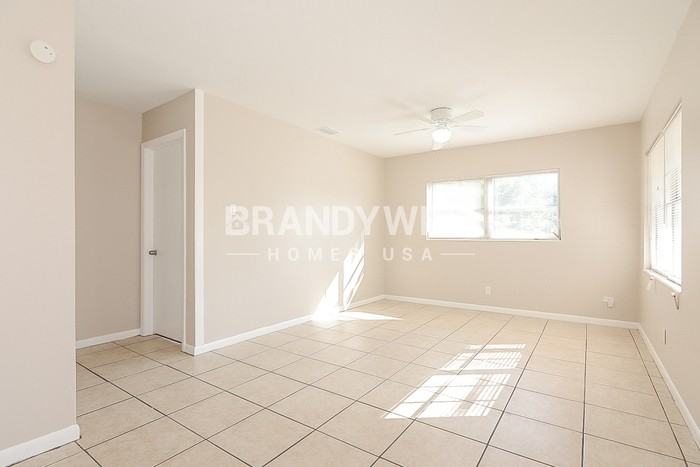 4301 W Bay Ave - Photo 5 of 19