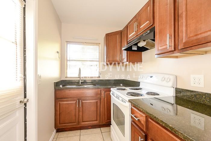 4301 W Bay Ave - Photo 6 of 19