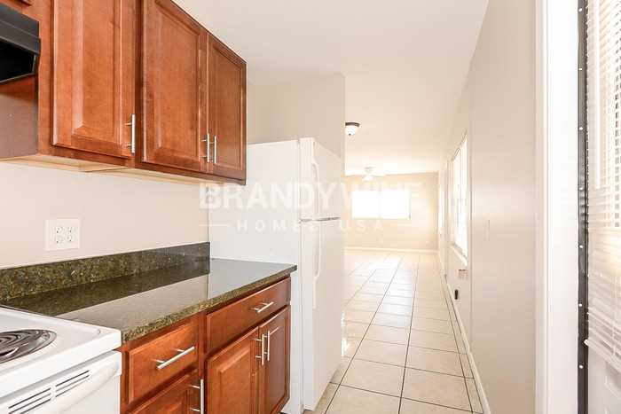 4301 W Bay Ave - Photo 7 of 19