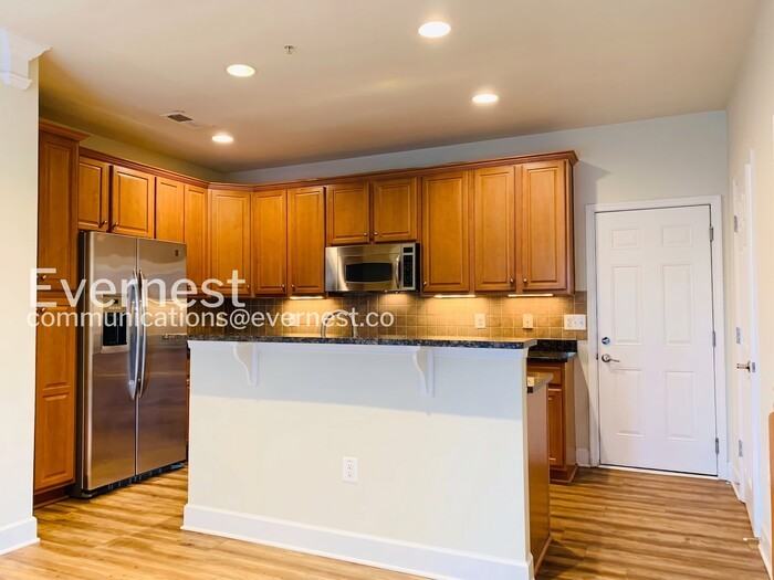 2336 Brookmoor Ln #377A - Photo 2 of 23