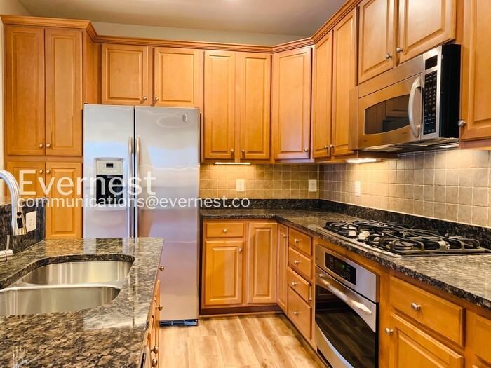 2336 Brookmoor Ln #377A - Photo 3 of 23