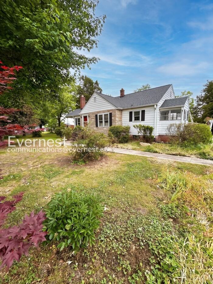 433 Holt Ave - Photo 2 of 26