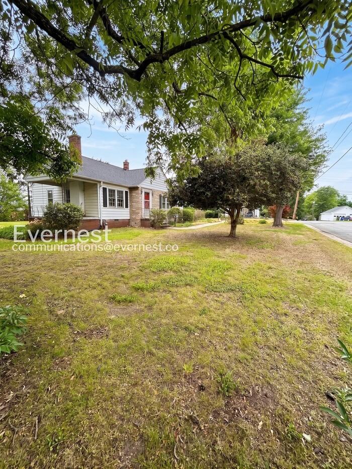 433 Holt Ave - Photo 3 of 26