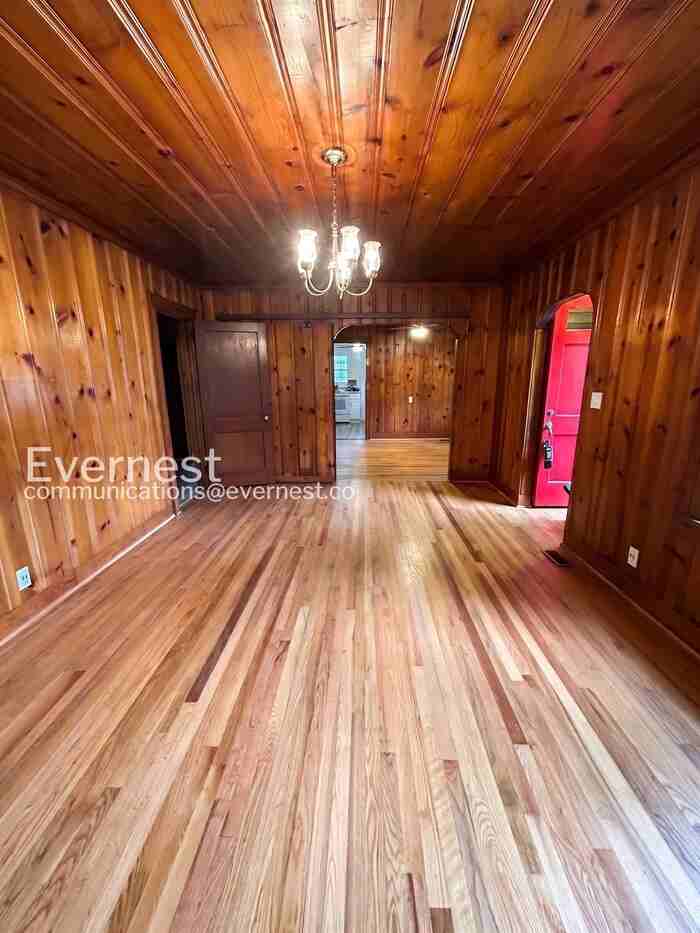 433 Holt Ave - Photo 5 of 26