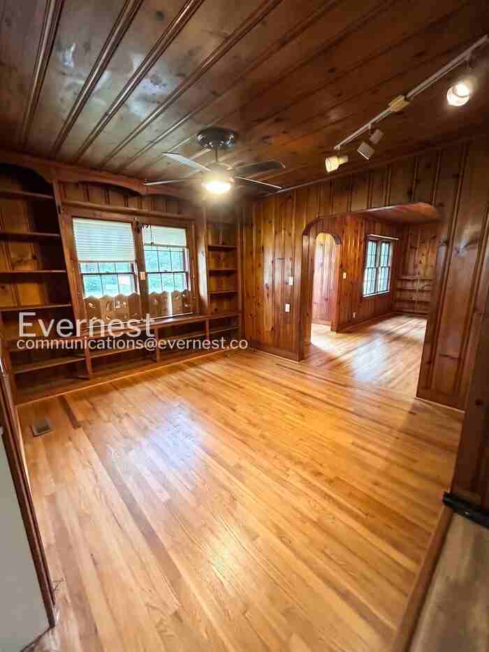 433 Holt Ave - Photo 6 of 26