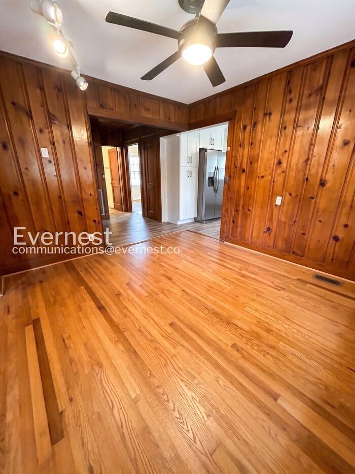 433 Holt Ave - Photo 7 of 26