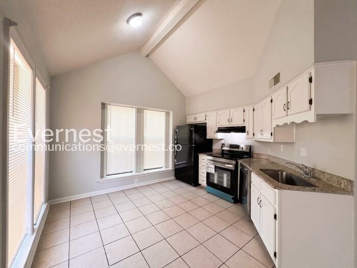 6420 Forestgate Rd - Photo 7 of 22