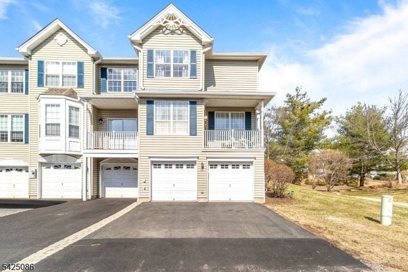 20 Chesterfield Ct - Photo 2 of 32