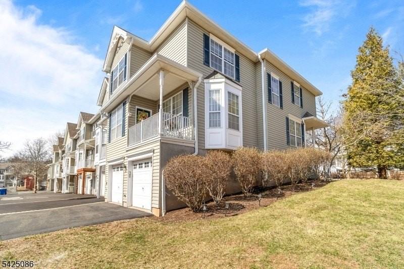 20 Chesterfield Ct - Photo 3 of 32