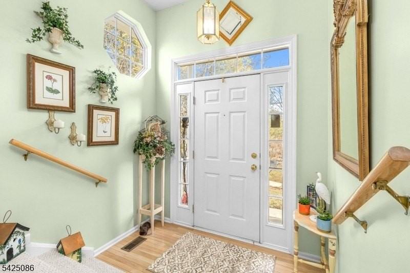 20 Chesterfield Ct - Photo 4 of 32