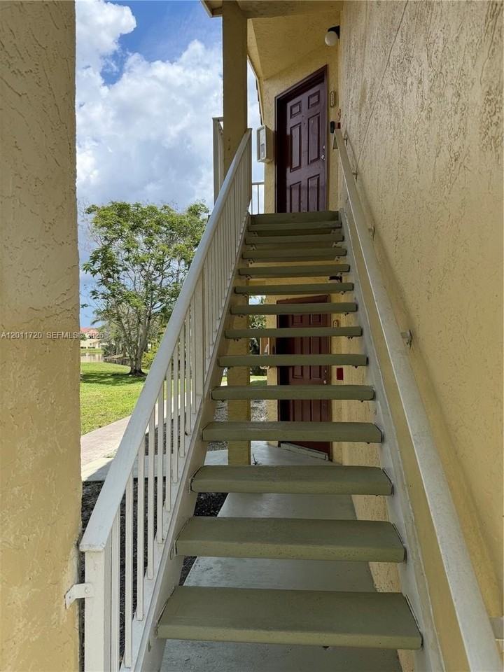 Vista Isles Dr #221 - Photo 4 of 4