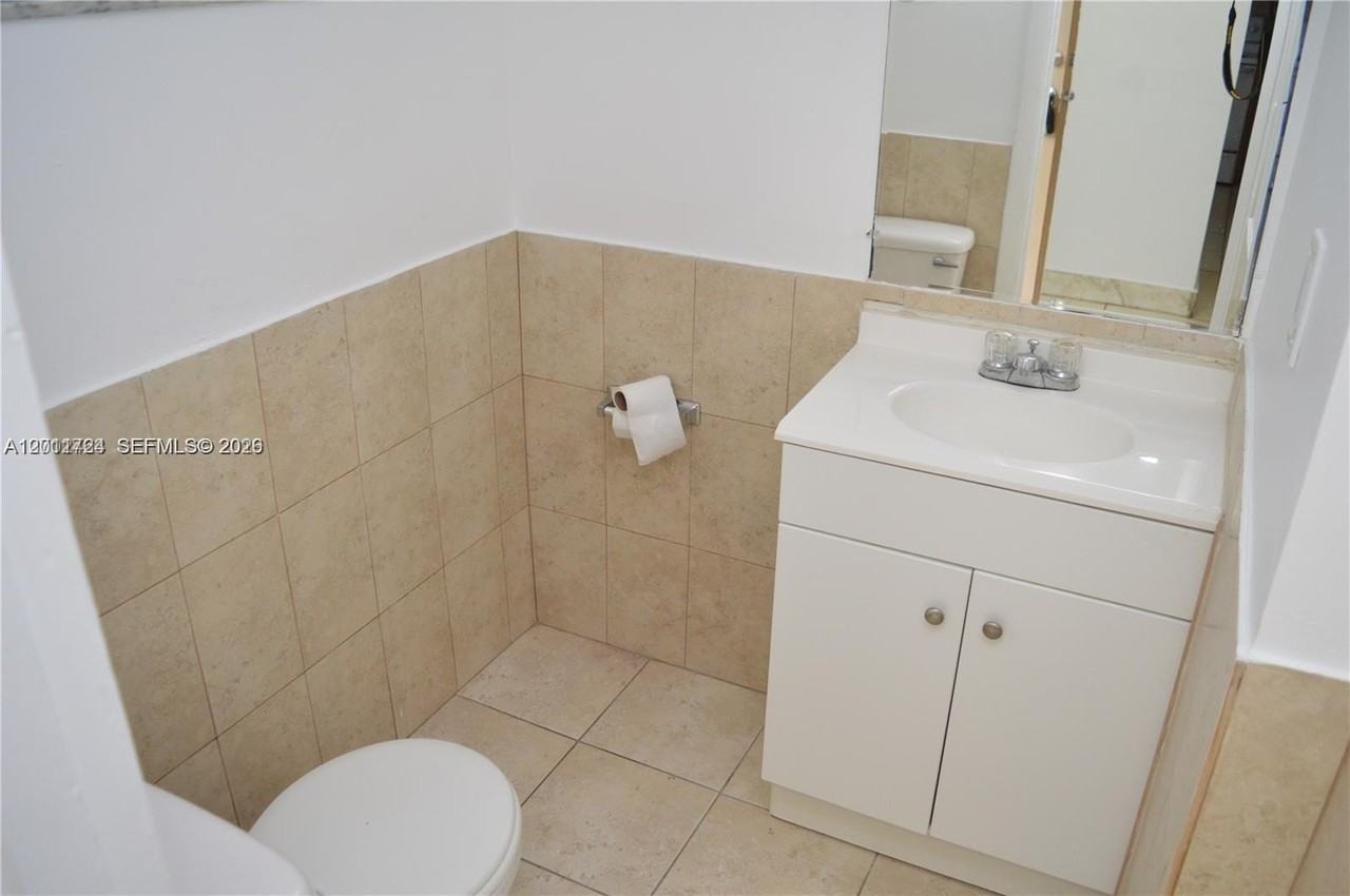 1601 Ne 191st St #B103 - Photo 4 of 11