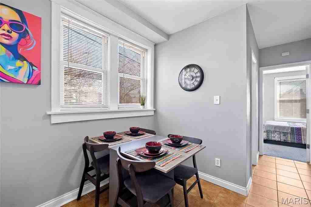 3716 S Compton Ave - Photo 4 of 20