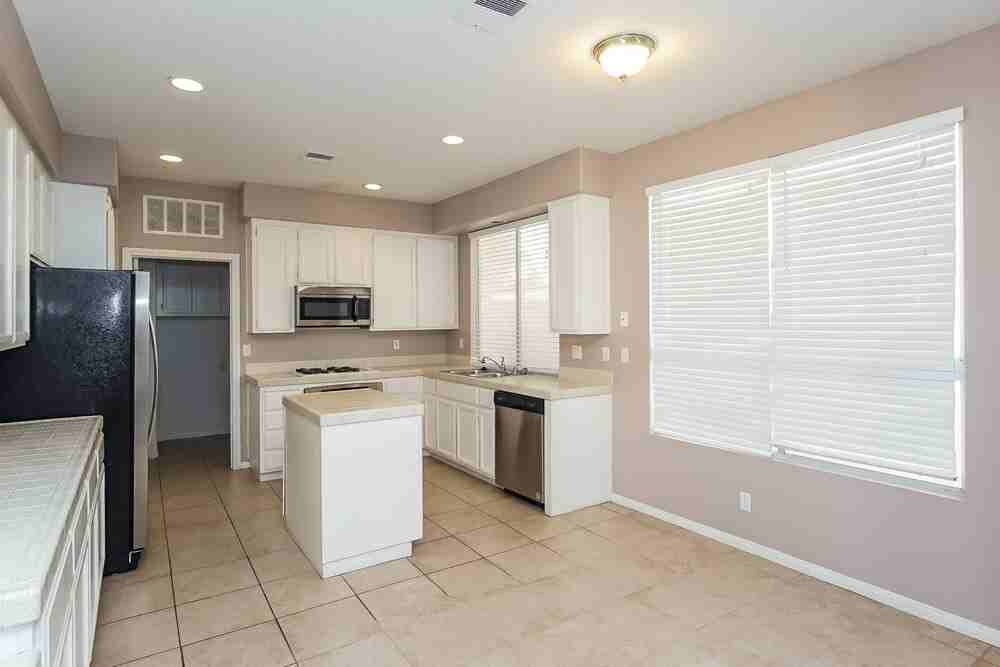 271 Bluefield Ln - Photo 6 of 17