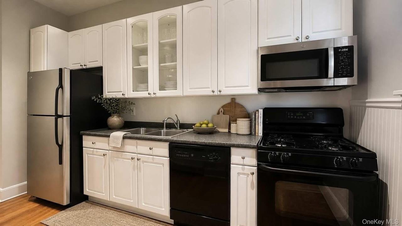 14 Karen Ct #1 - Photo 3 of 11