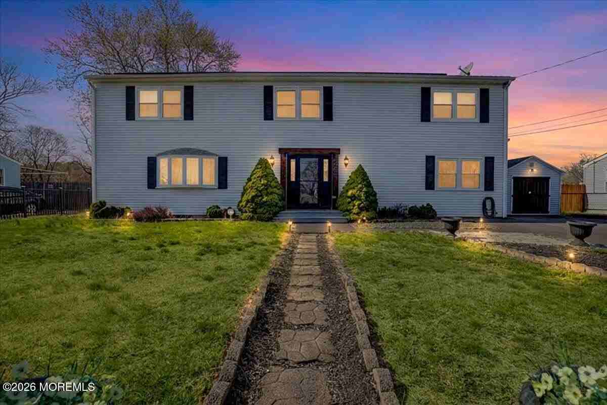 247 Sprucewood Dr - Photo 2 of 39