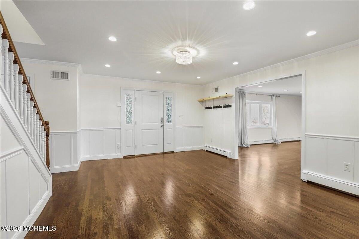 247 Sprucewood Dr - Photo 4 of 39