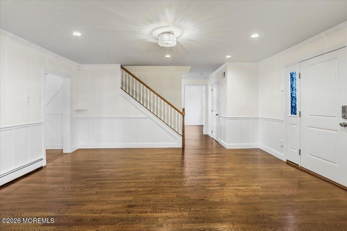 247 Sprucewood Dr - Photo 5 of 39