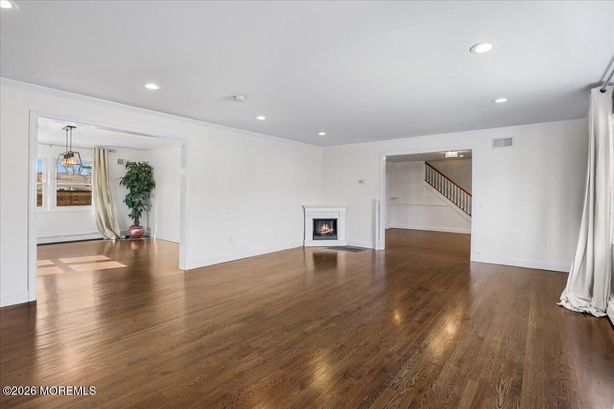 247 Sprucewood Dr - Photo 6 of 39