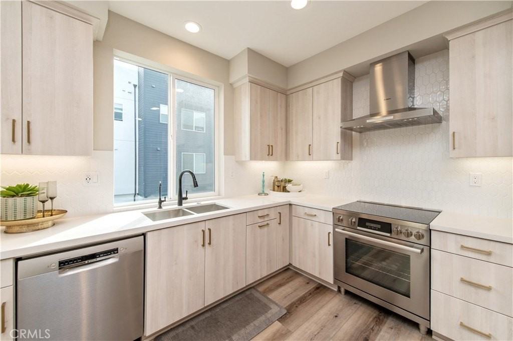 824 S Harbor Blvd - Photo 6 of 24