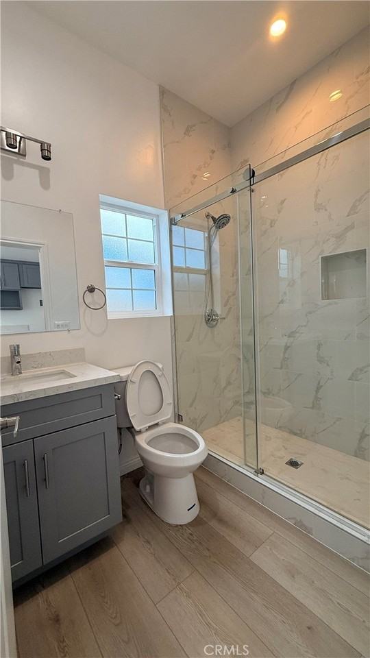 656 E I St - Photo 2 of 13