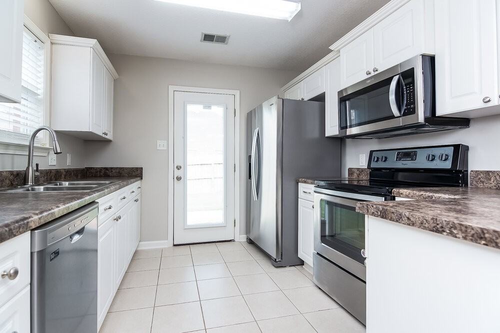 1597 Far Dr - Photo 4 of 15