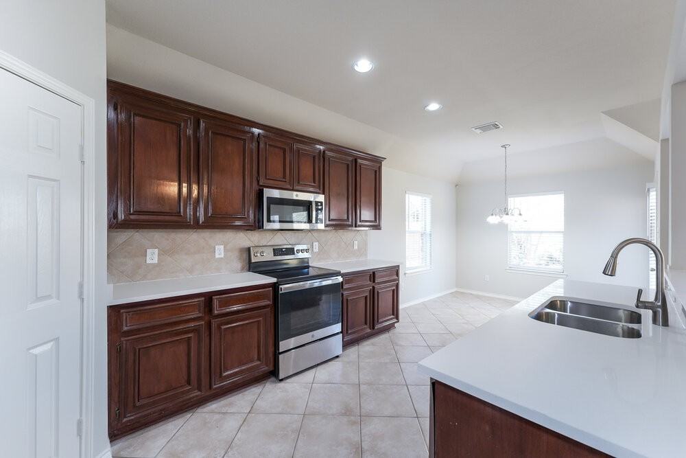 28506 Carly Cove Ln - Photo 7 of 16