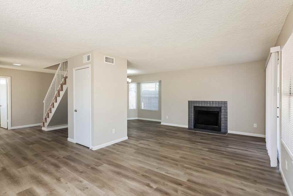 1420 E Topeka Dr - Photo 6 of 17