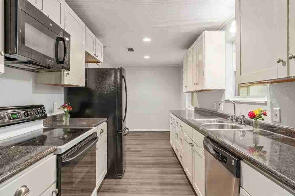 5705 Saramac Dr - Photo 7 of 18