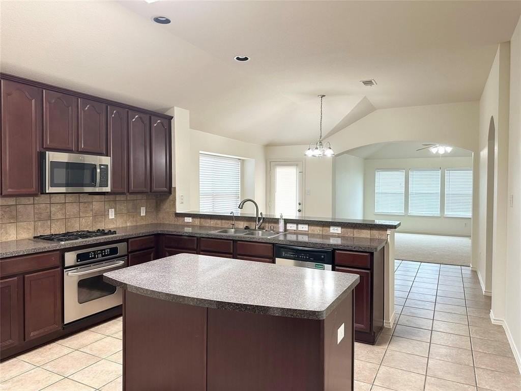 1096 Wetland Dr - Photo 6 of 16