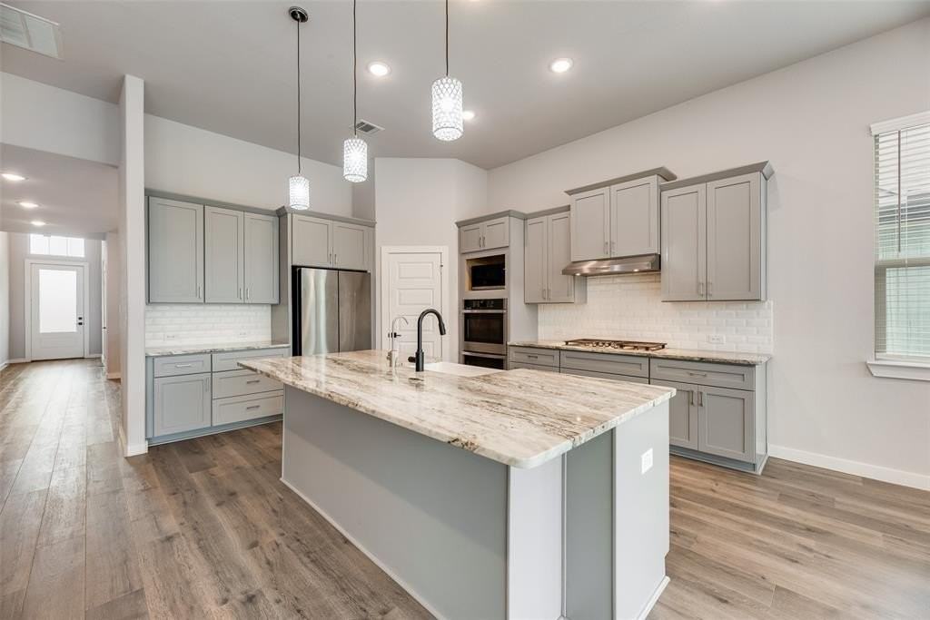 3102 Bunting Dr - Photo 4 of 18