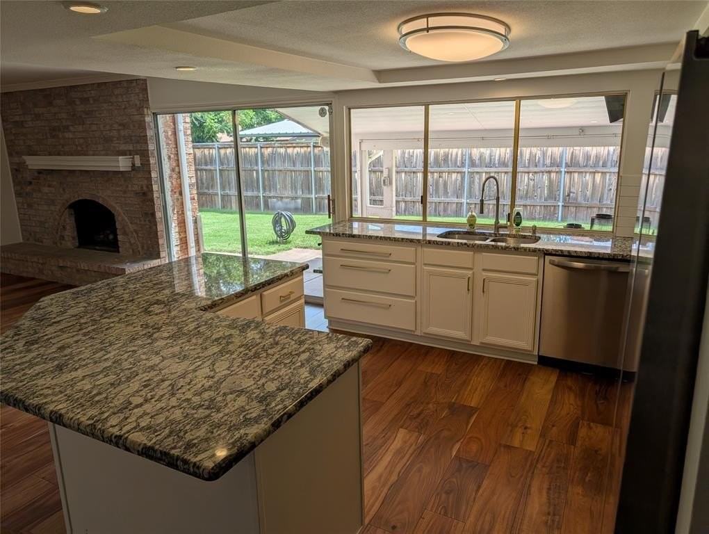 1901 Paxton Dr - Photo 4 of 24
