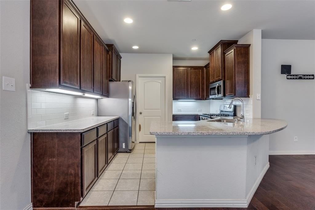 917 Jamesville Ln - Photo 5 of 14
