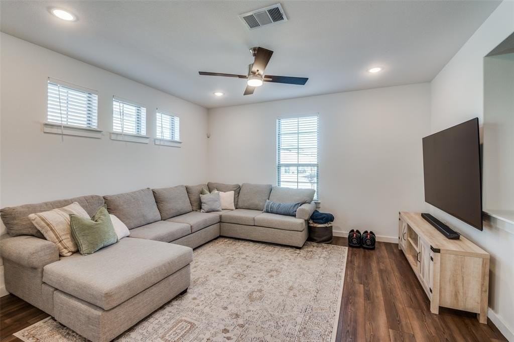 680 Claire Ln - Photo 2 of 13