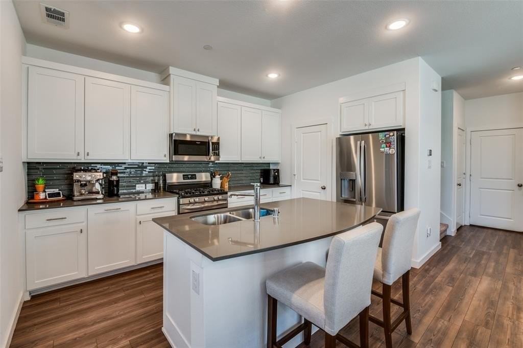 680 Claire Ln - Photo 6 of 13