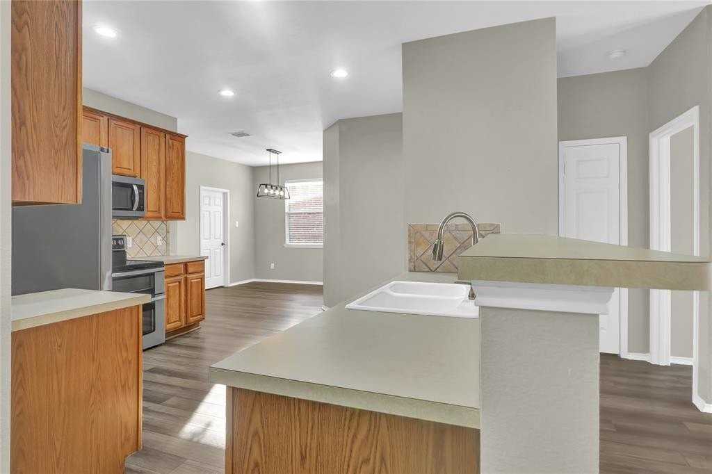 6408 Courtyards Dr - Photo 7 of 28