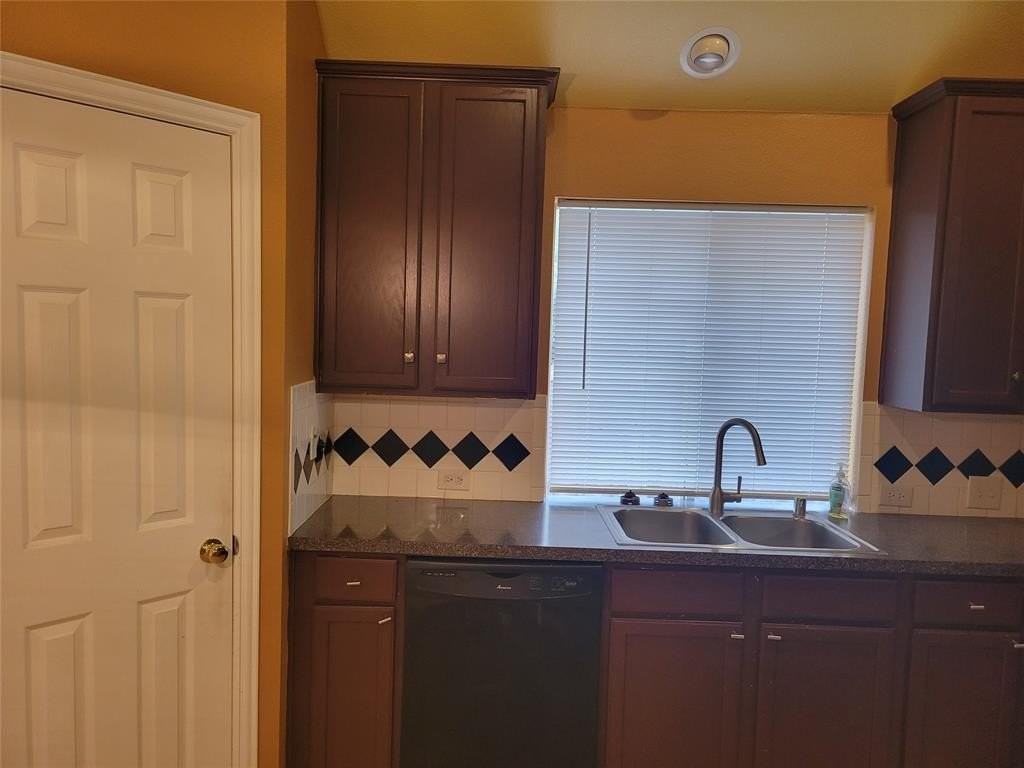 7913 Salzburg Dr - Photo 4 of 14
