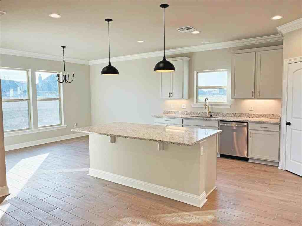 729 Crewe Ln - Photo 3 of 10