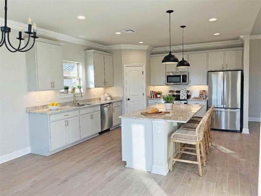 729 Crewe Ln - Photo 4 of 10