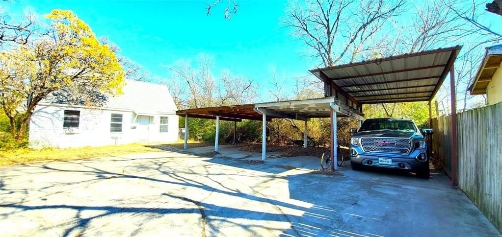 2604 N Locust St #100 - Photo 2 of 15
